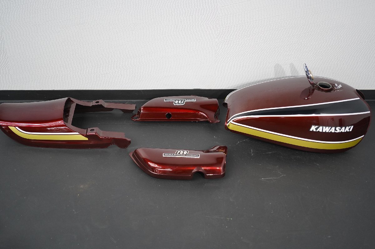 ○☆Z2 ZⅡ タンク カウル カバー 展示品 一度だけ使用しました