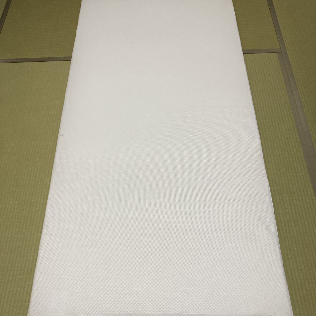 エアウィーヴの中材を使ったラジウム岩盤浴健康敷マット_1