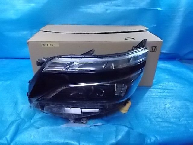 ヴォクシー ZRR80 / ZWR80 後期 LED 左 ヘッドライト №KM31101