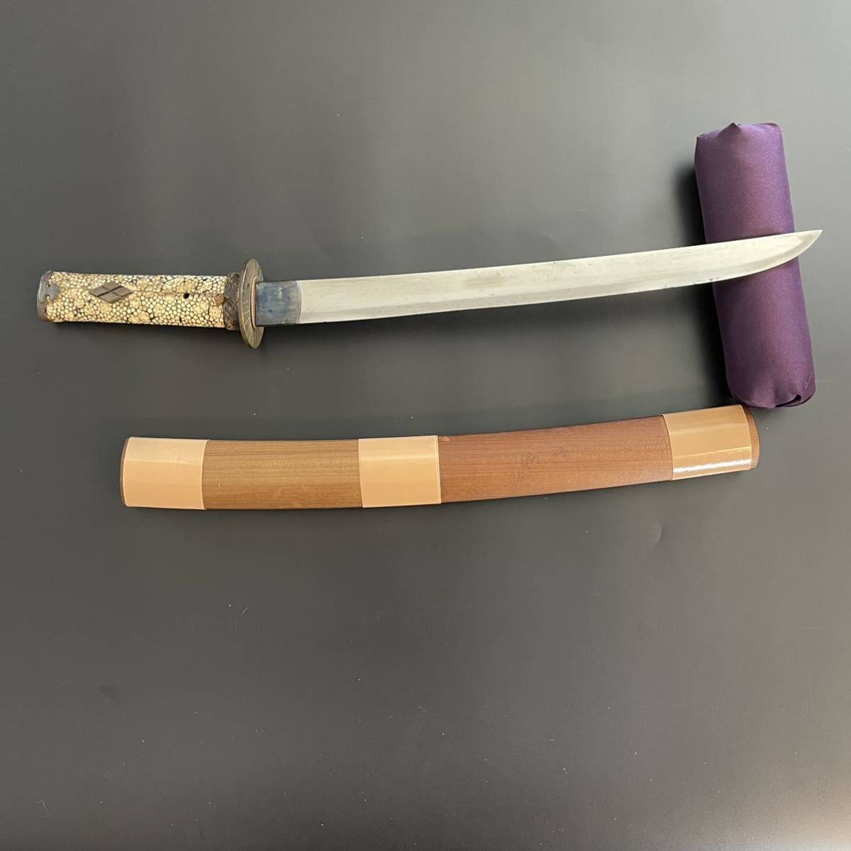014 脇差 金光 刃長34.0cm 反り0.4cm 刀身重さ約260g 目釘穴1個 鍔 鐔 日本刀 刀剣 武具