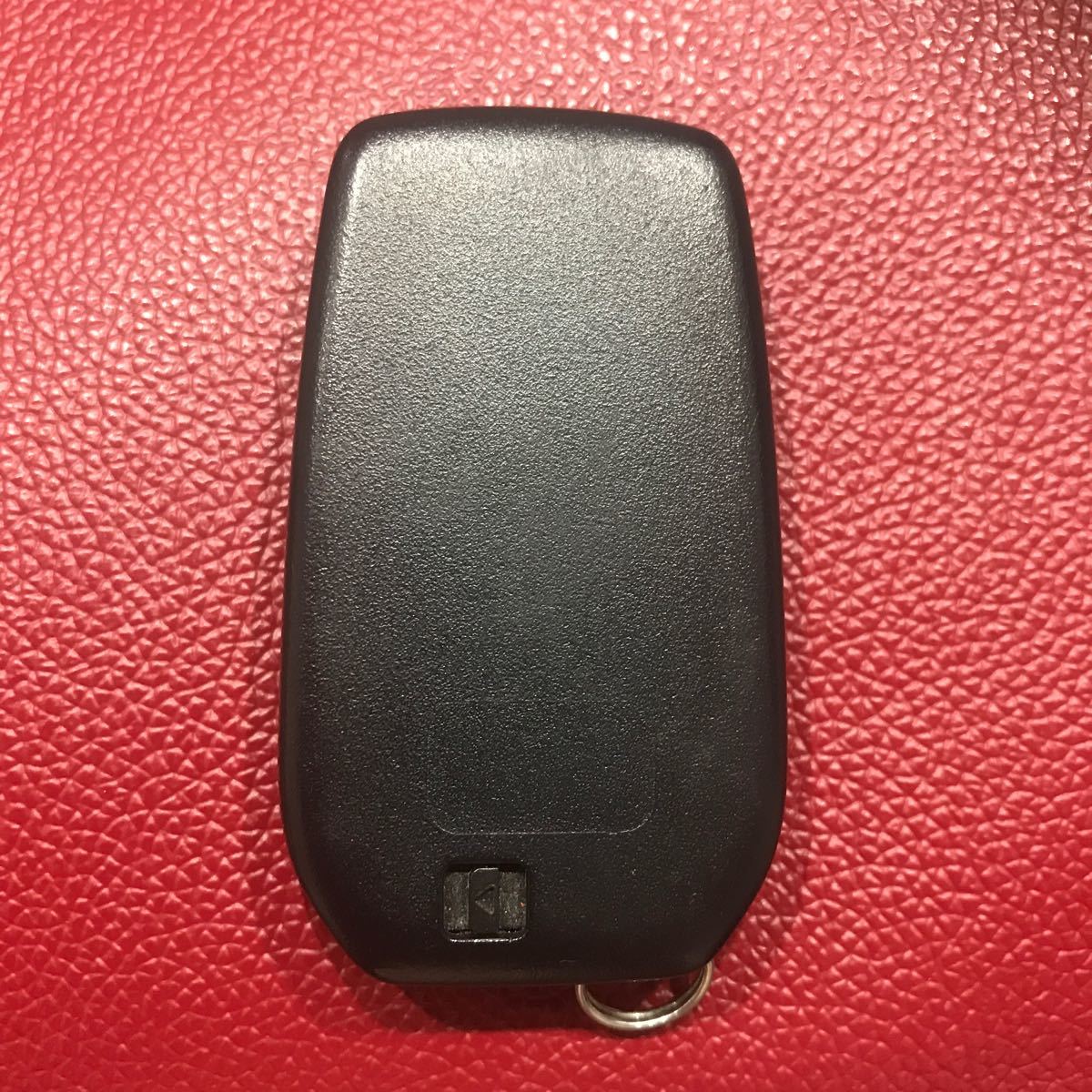 トヨタ純正 ノア ハイブリッド ZWR90 キーレス スマートキー 中古品