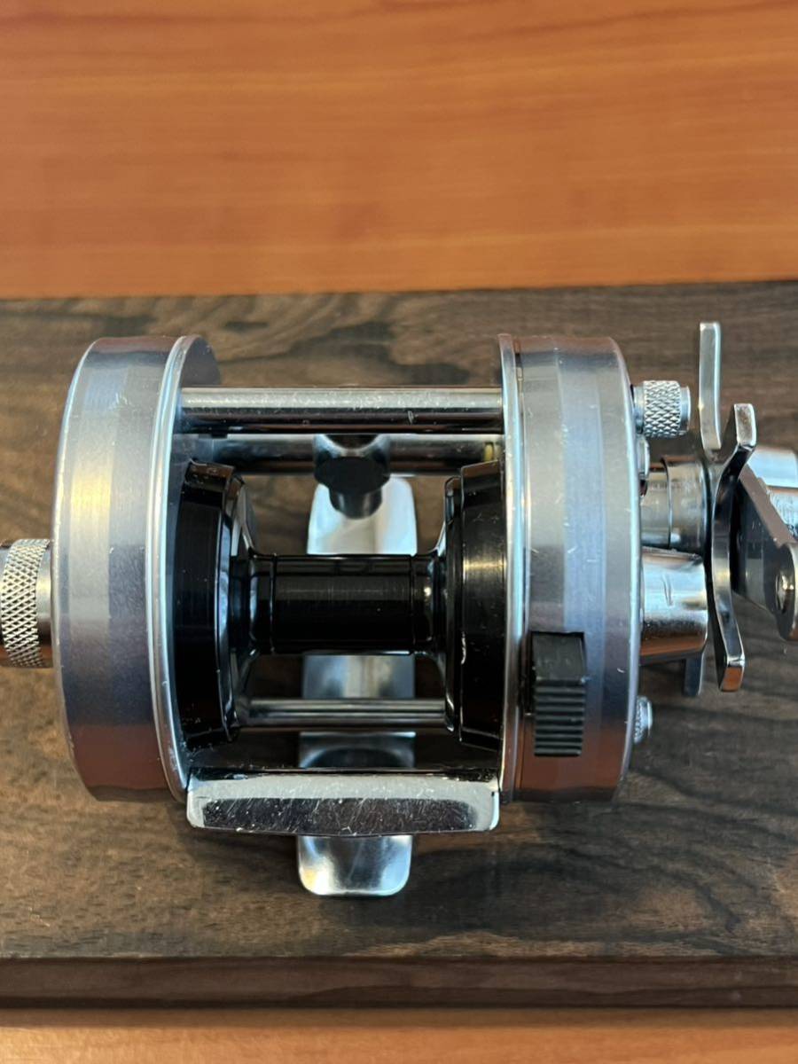 希少品 ABU アンバサダー 2500c 限定復刻版 ビッグクレスト - メルカリ