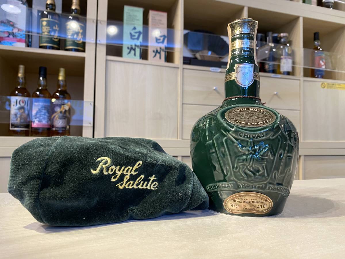 【未開栓・古酒】ロイヤルサルート 21年 緑 陶器ボトル 箱・巾着袋付き 112428 ロイヤルサルート 21年 緑 陶器ボトル 1314g ROYAL SALUTE