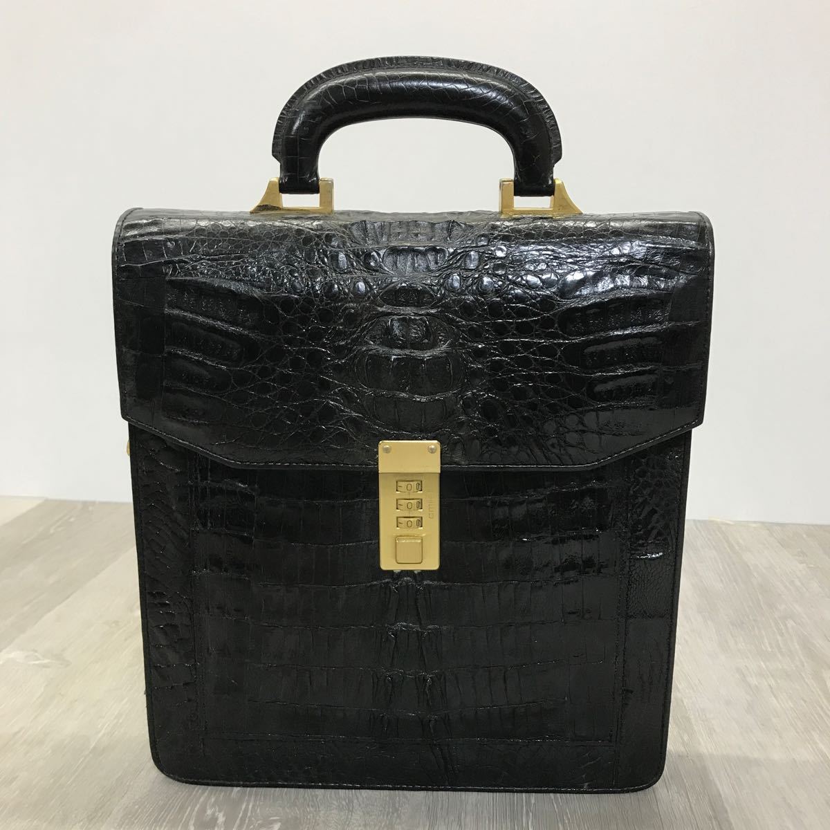 1008 LONGEVITE ロンジェヴィエ ダイヤルロック付き クロコダイル レザー ハンドバッグ ビジネスバッグ メンズ 黒 ブラック amiet 