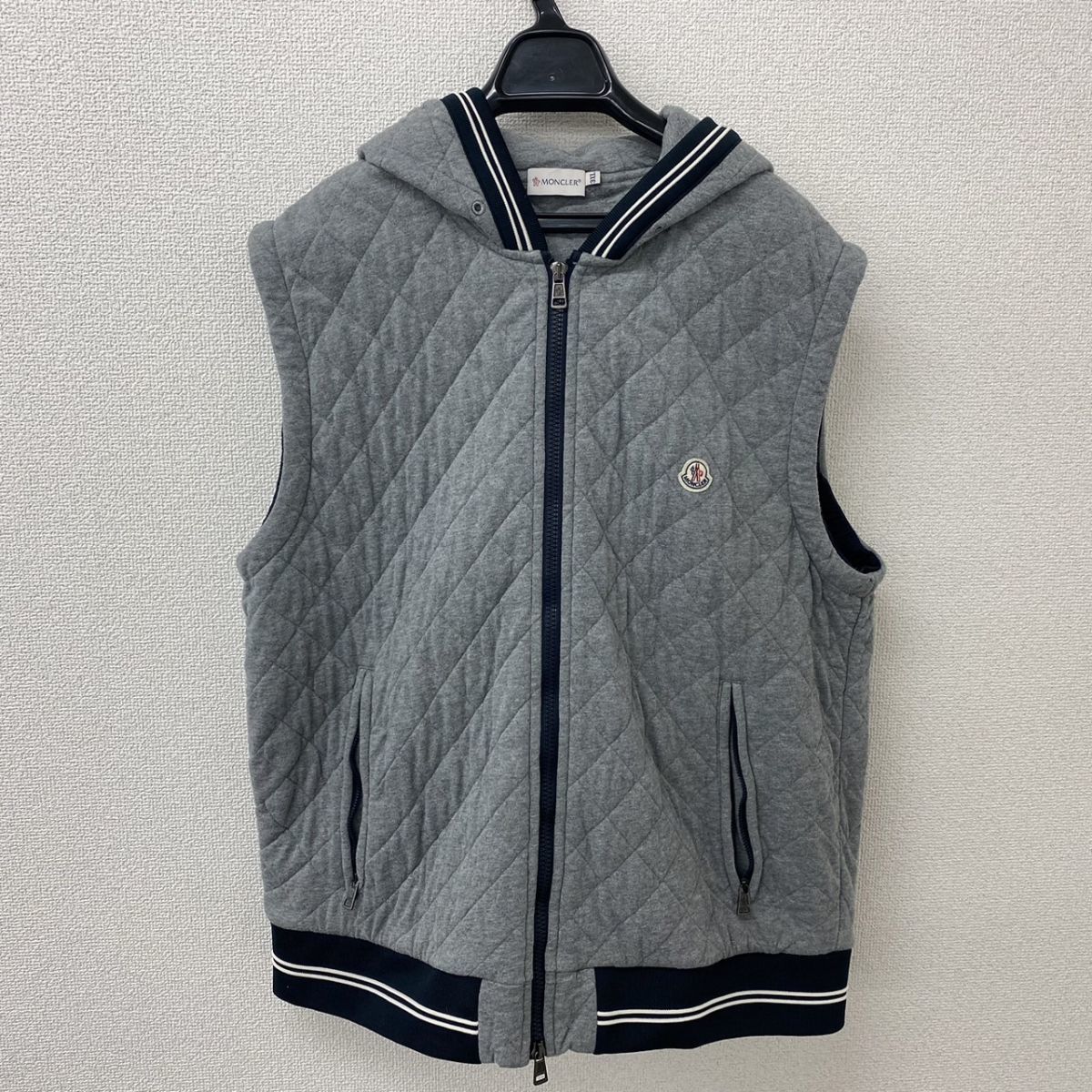 G024-H21-569 MONCLER モンクレール 3XL ベスト メンズ フード付 着丈約69cm 着幅約52.5cm アームホール約63cm