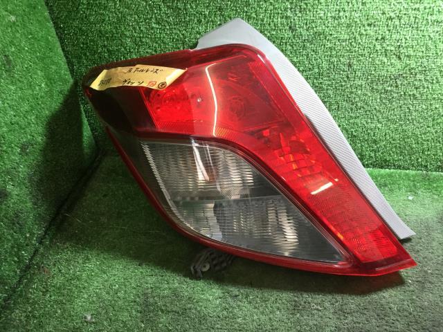 ヴィッツ DBA-NSP130 左テールランプ　リア　レンズ 040 74378