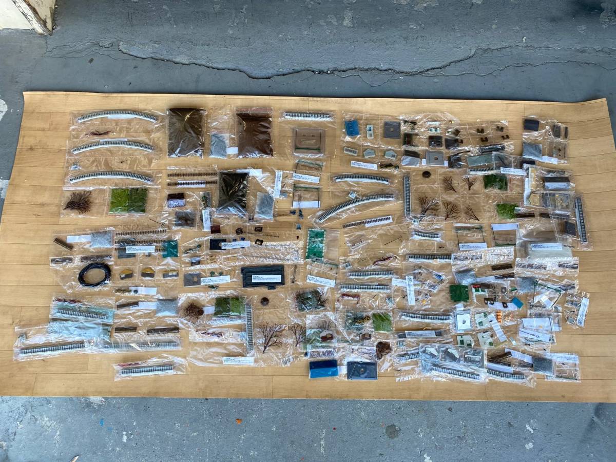 ６５　未使用　アシェット　週刊日本の貨物列車　パーツ　レール　樹木　ジオラマ　など　約７０袋　まとめて　鉄道模型