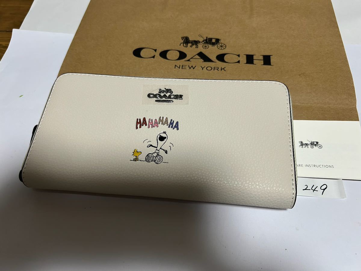 249 新品未使用 COACH コーチ 長財布 スヌーピー コラボ ラウンド 