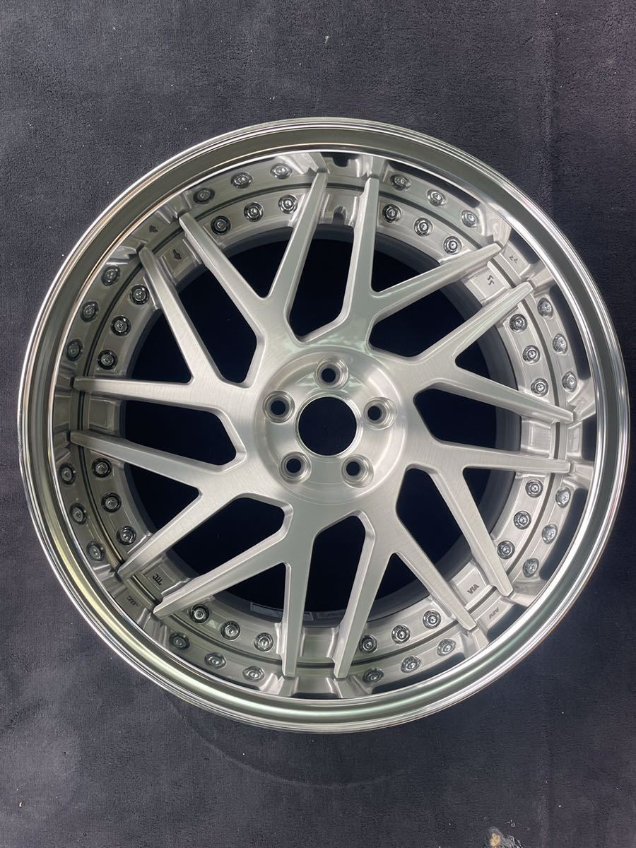 完全売り切り！新品展示品！レオンハルト ガイスト 18×9.5J＋23（SLO 