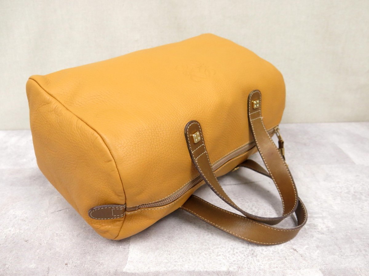○超美品○LOEWE ロエベ○アナグラム○ロゴ 型押し○カーフ レザー 本
