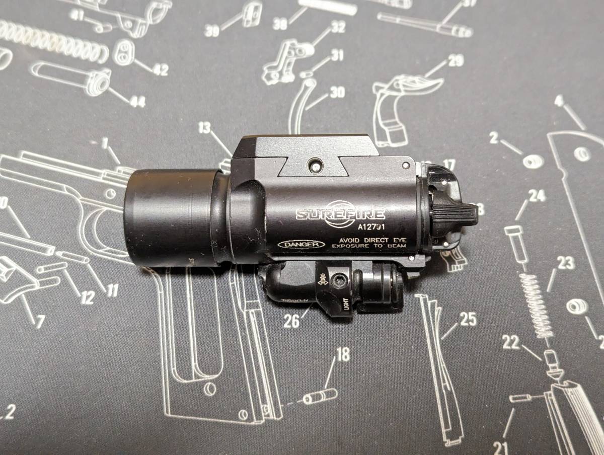 X400 ウェポンライト SUREFIRE CREE LED搭載 X300・X400 【中古】 実物