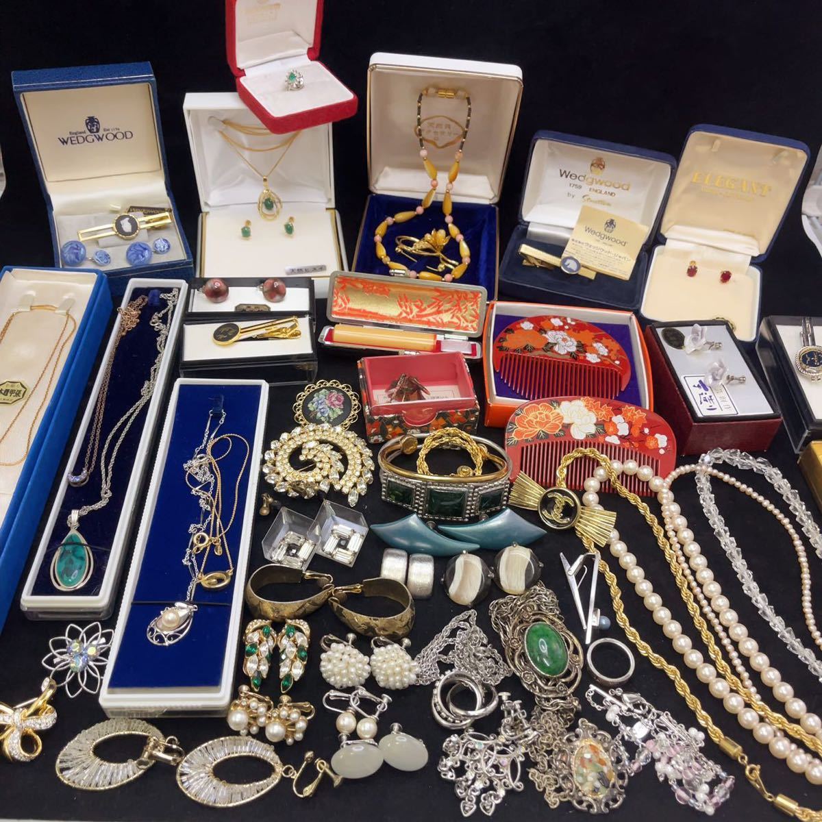 遺品整理　アクセサリー等　大量 アクセサリー まとめ売り 大量 ネックレス 遺品整理 ジャンク 生前整理