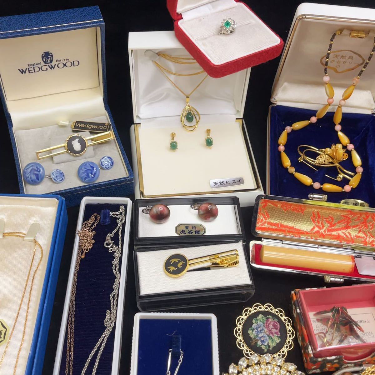 べ*る様 遺品整理 アクセサリー　時計　雑貨など　まとめ売り 遺品 生前整理 イミテーション アクセサリー 腕時計等 まとめ売り レ