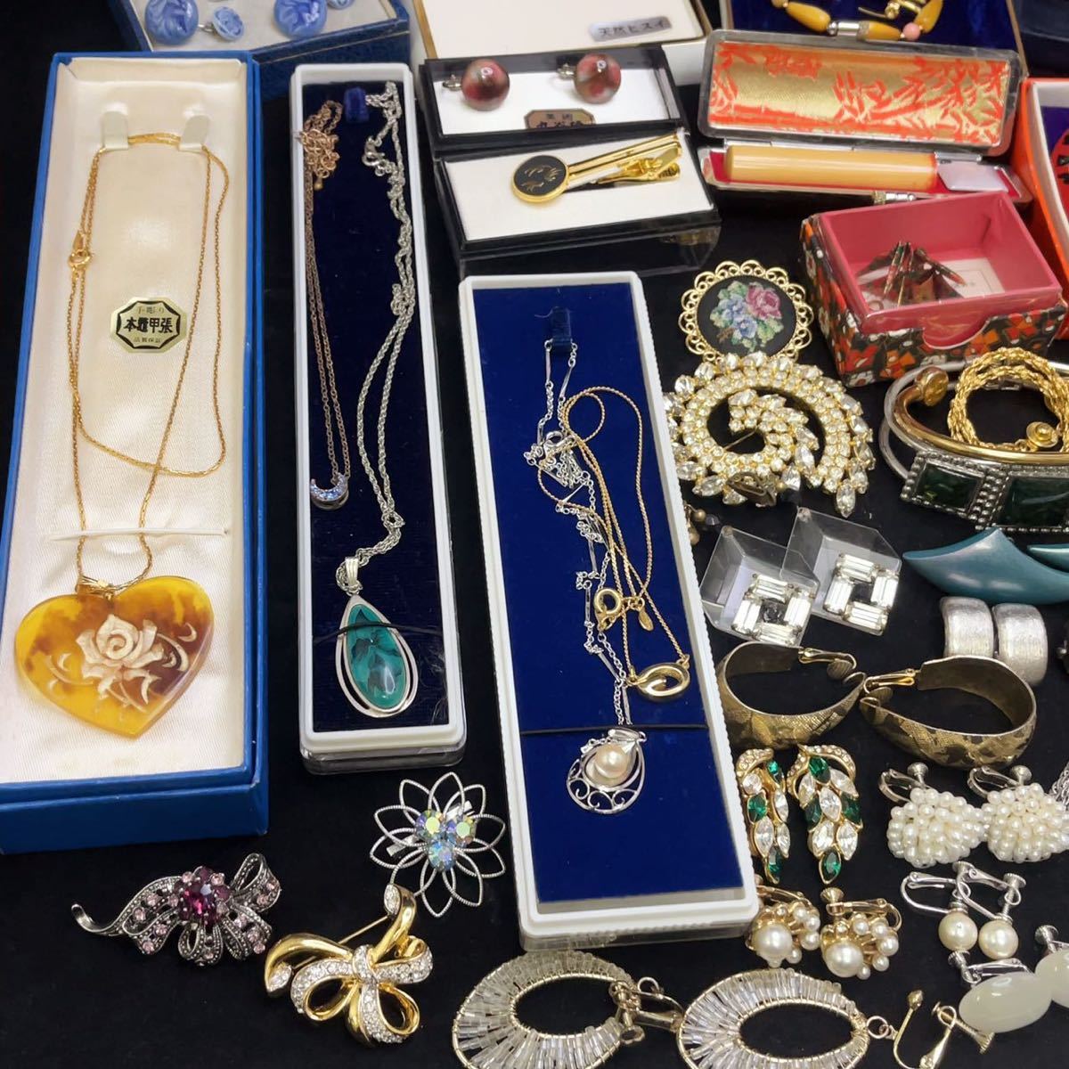 遺品生前整理　ジャンクアクセサリーまとめ 大量　① 遺品生前整理 ジャンクアクセサリーまとめ 大量 ① Z*2様 【遺品整理