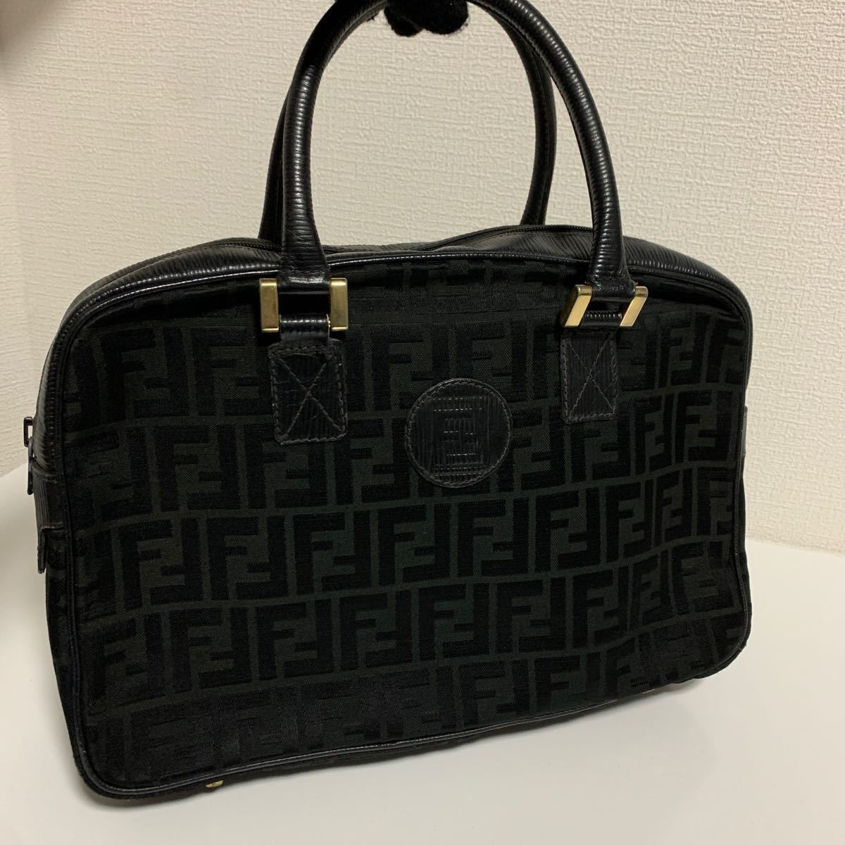 ズッカ柄 フェンディ FENDI 美品FENDI 美品 ショルダーバッグ マンマ 