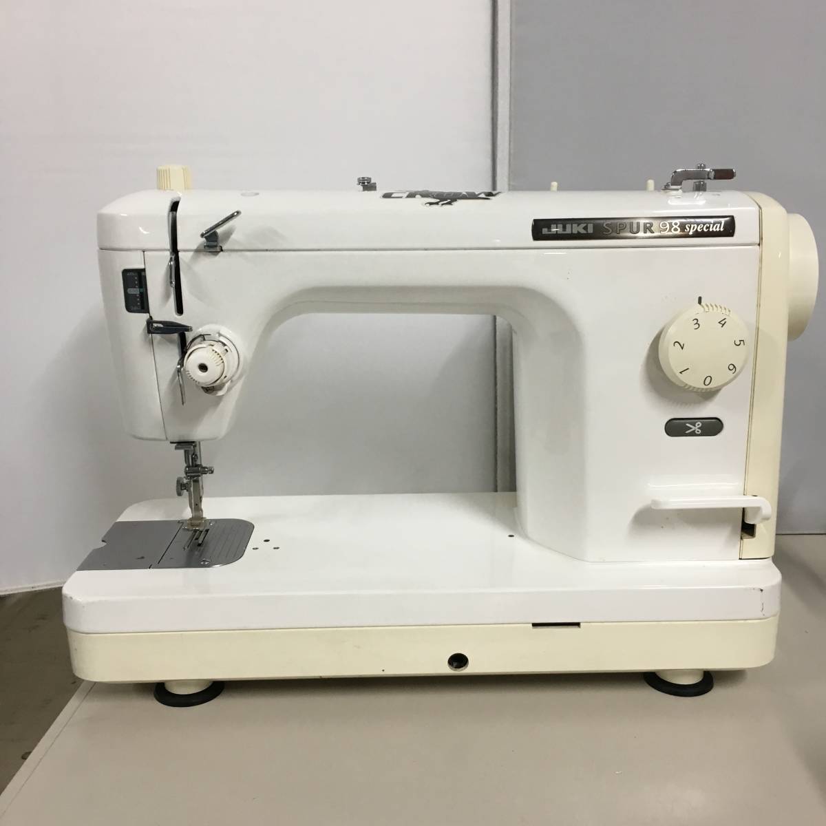 ●JUKI ジューキ SPUR シュプール 98 スペシャル 職業用ミシン TL-98SP 電源アダプタ・ペダル付き　【23/1229/01