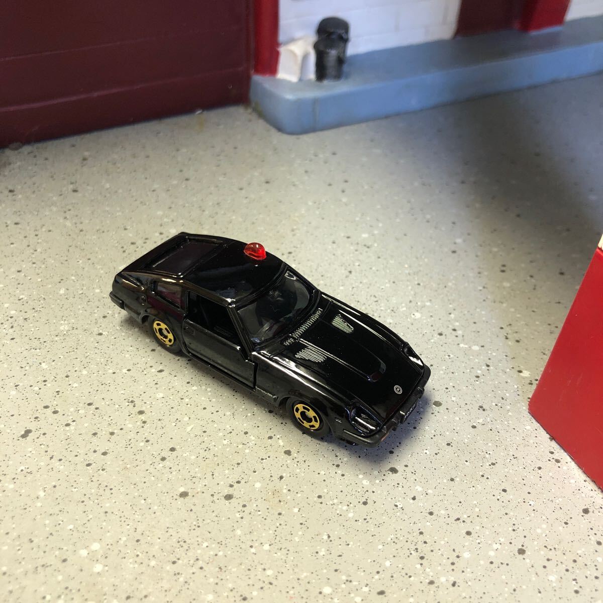 トミカ アピタ ピアゴオリジナル 国産歴代スポーツカーパトカー列伝 第2弾 日産フェアレディZ280Z-T 覆面パトカータイプ_3