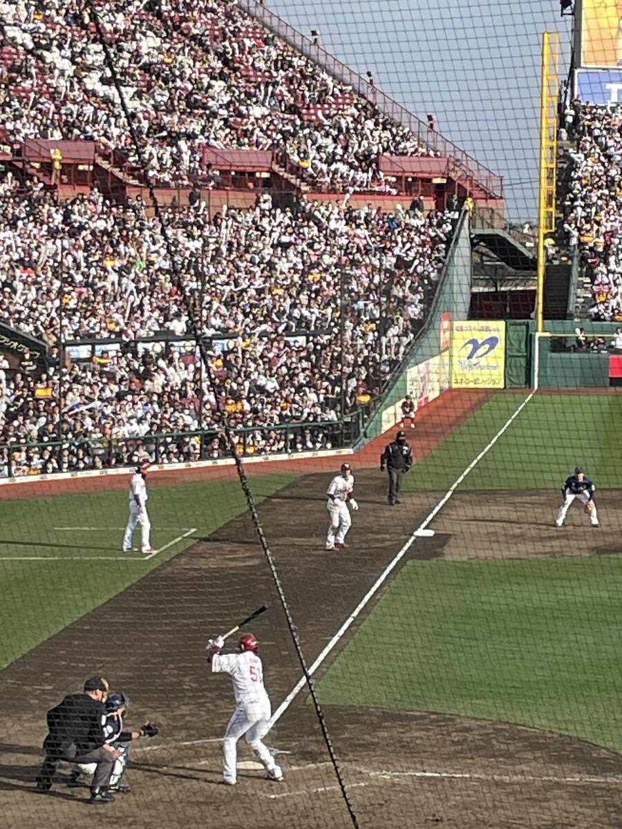 良席★4月12日（金）楽天イーグルスvs千葉ロッテ戦★バックネット裏ＶＩＰシート５列目通路側２枚連番・格安即決！_8