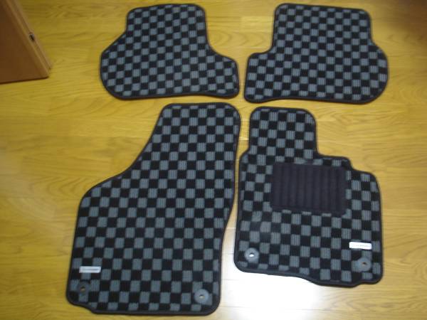 ゴルフ６用純正チェック柄フロアマット（送料無料）_1