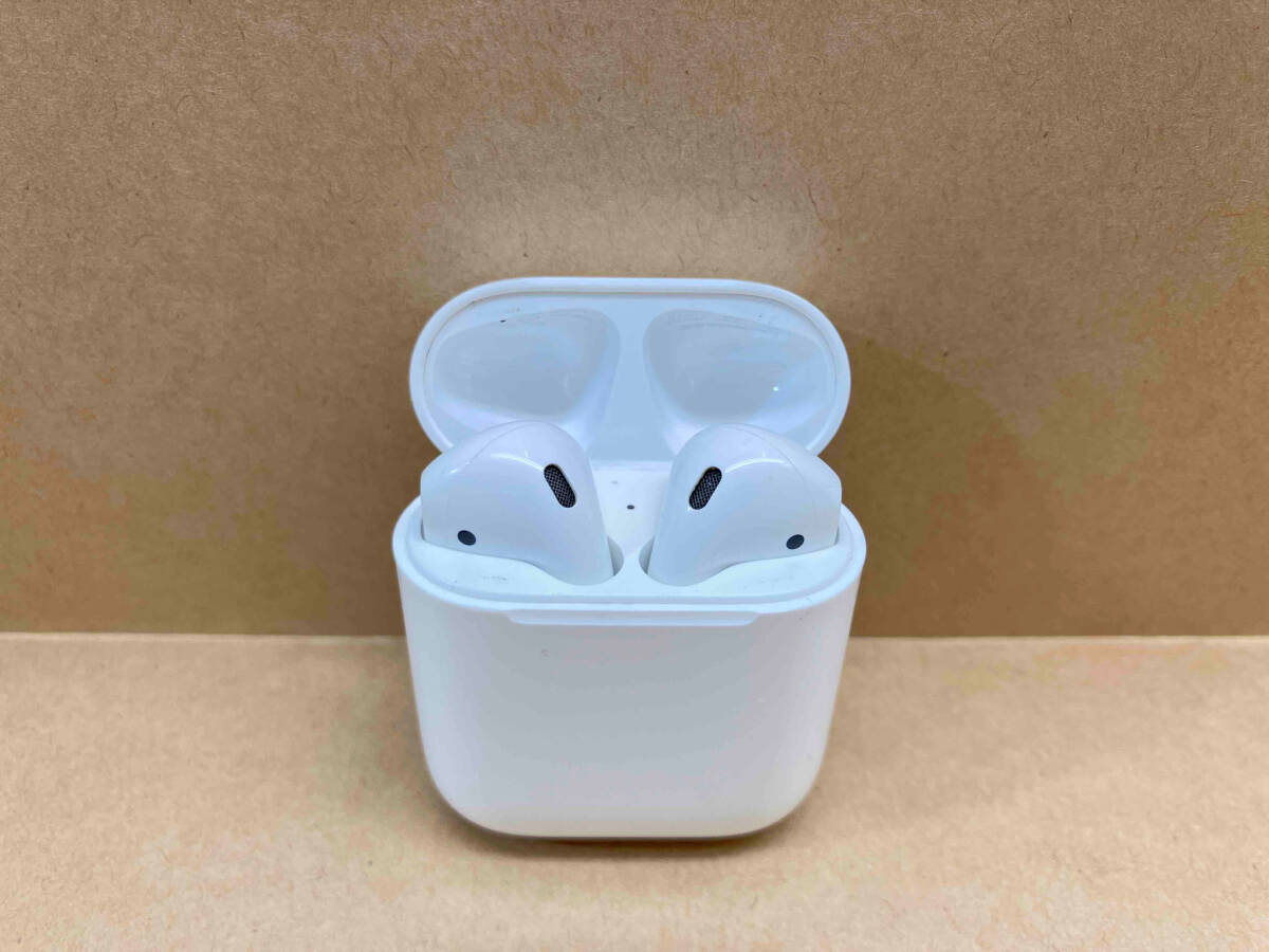 Apple アップル AirPods with Charging Case MV7N2J/A ワイヤレス