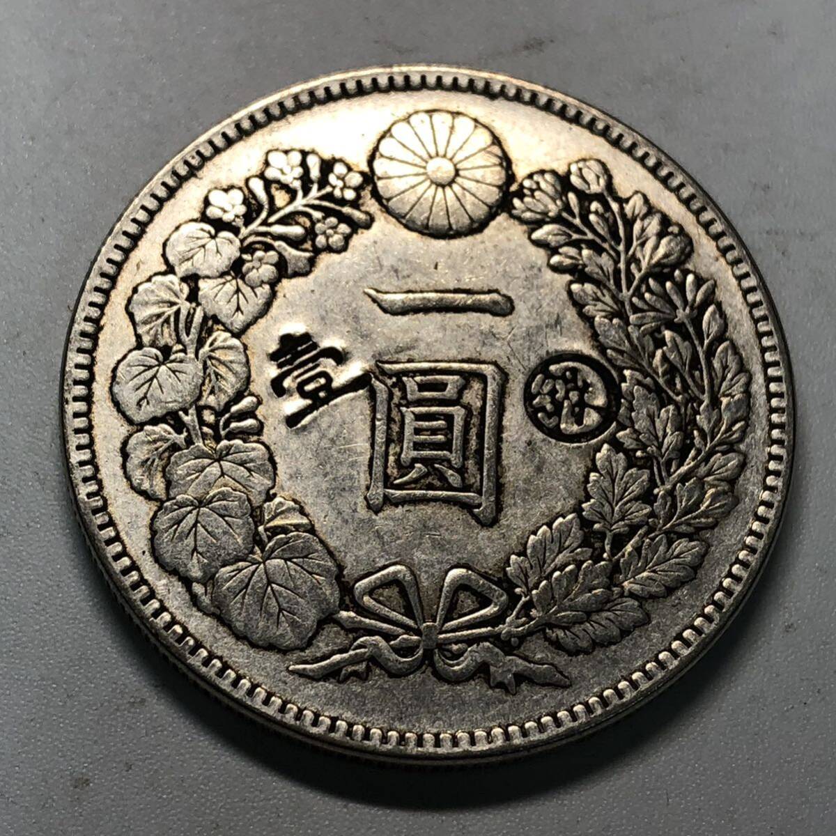 新1円銀貨 明治17年 大型 約27.35g 銀刻印あり 日本古銭 一圓 一円