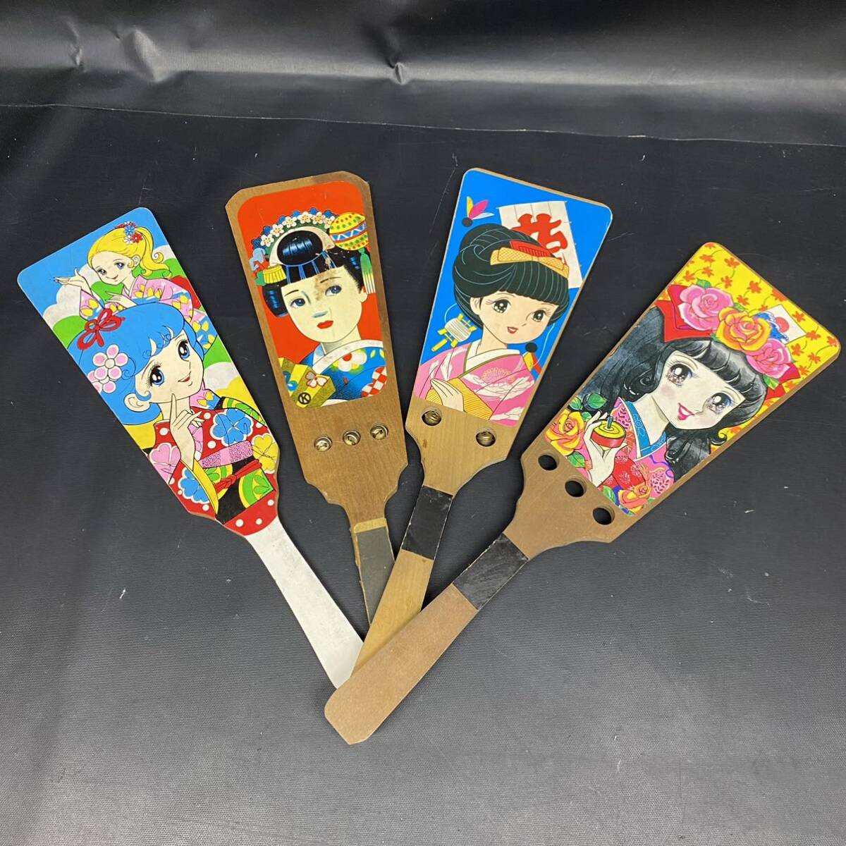 レトロ　羽子板　羽正月飾り　日本伝統　昭和　子供　おもちゃ　羽　新品　未開封 Y475 【 昭和レトロ 】 羽子板 まとめて 4枚 当時物 アンティーク