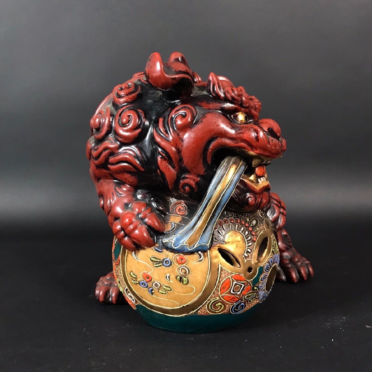 ER0822-19-3 獅子 置き物 九谷焼 シーサー 縁起物 魔除け 玉乗り 陶磁