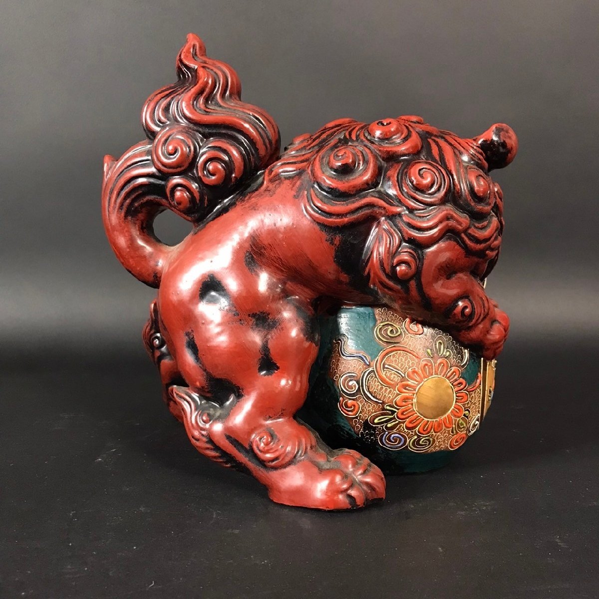 ER0822-19-3 獅子 置き物 九谷焼 シーサー 縁起物 魔除け 玉乗り 陶磁