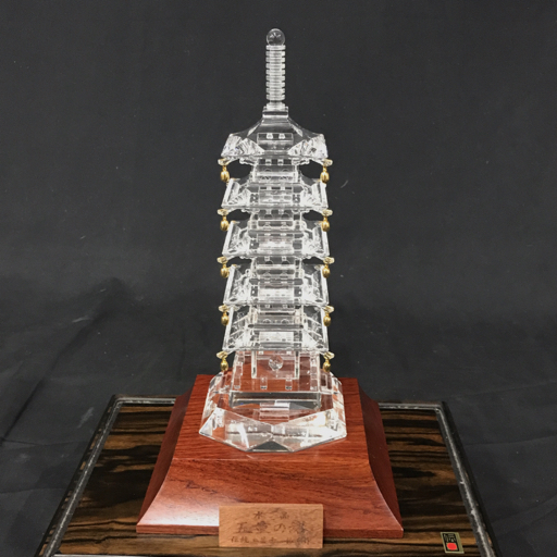 中国製品 天然水晶　伝統工芸品　九重塔 佑幸作 天然水晶 五重の塔 証明書・ガラスケース付き 甲州水晶貴石細工