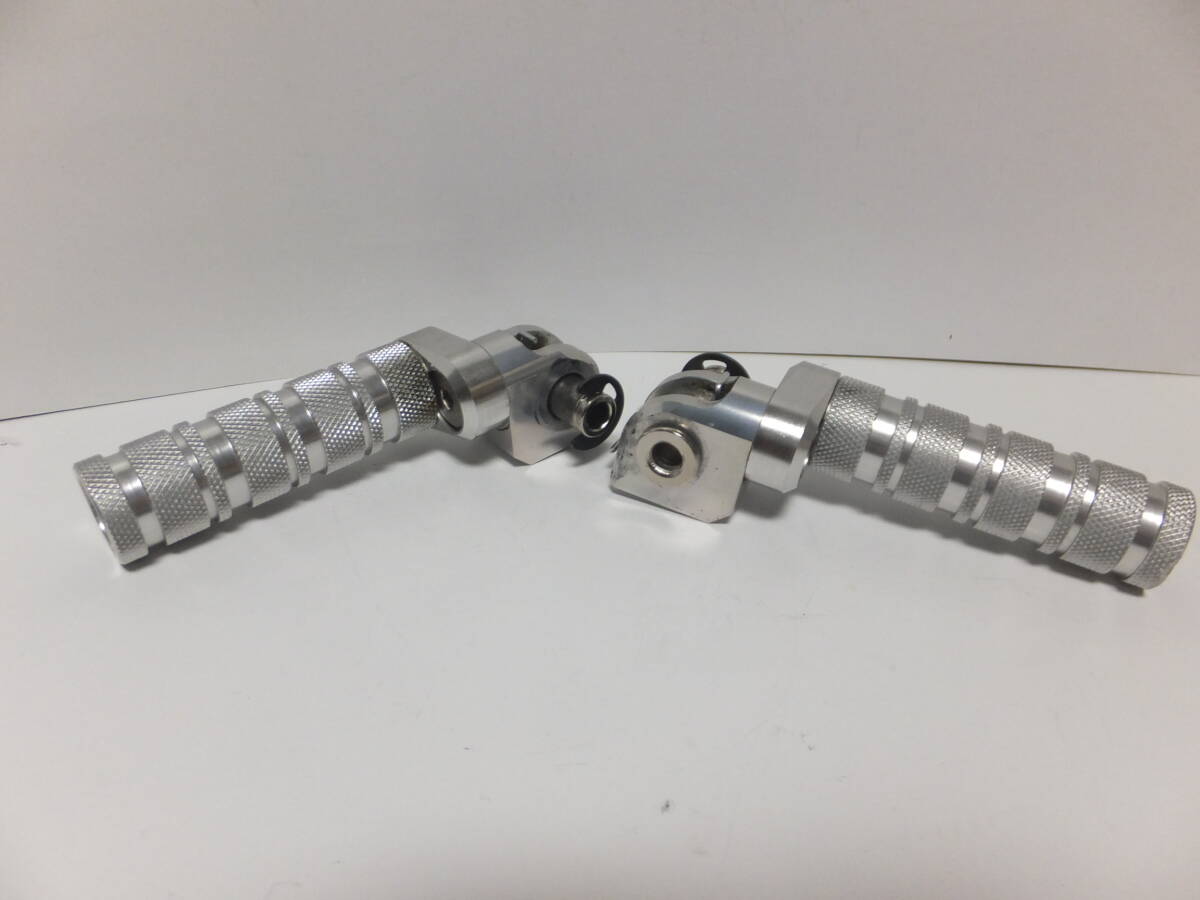 メーカー不明 ステップ バー マルチ 可変調整 カワサキ用 φ１２ 比較用 デイトナ タケガワ TSR BEET_1