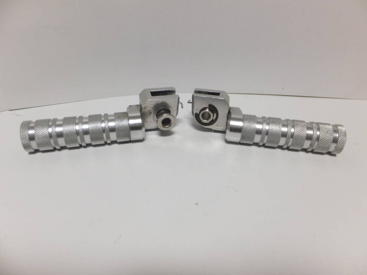 メーカー不明 ステップ バー マルチ 可変調整 カワサキ用 φ１２ 比較用 デイトナ タケガワ TSR BEET_2