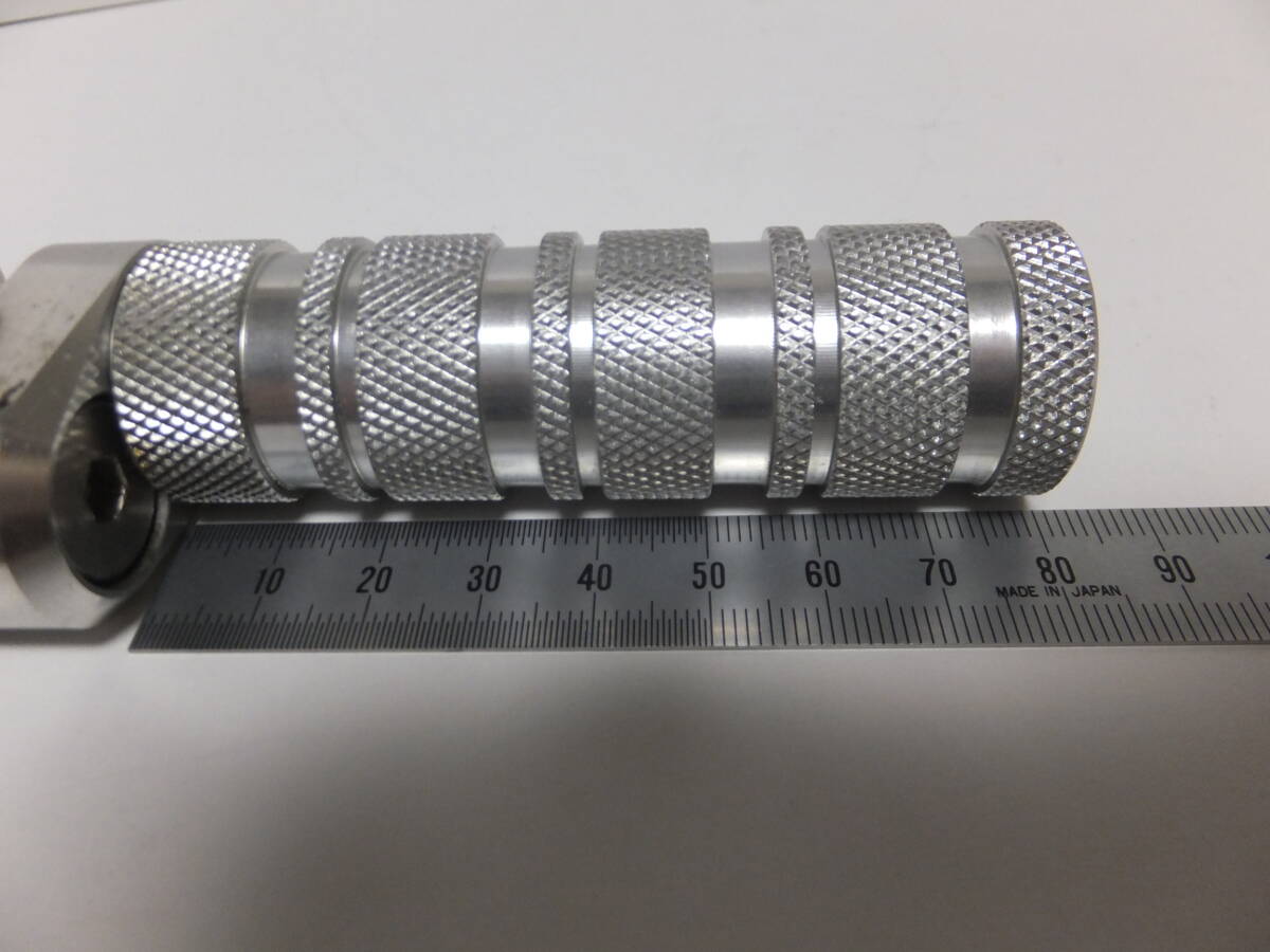 メーカー不明 ステップ バー マルチ 可変調整 カワサキ用 φ１２ 比較用 デイトナ タケガワ TSR BEET_7