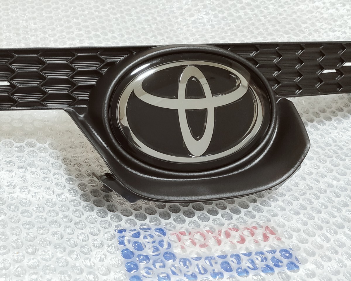 カローラツーリング　エンブレム　フロントグリルセット　北米仕様　新品　トヨタ純正　ミリ波レーダ　新品・未使用　★★送料無料★★_2