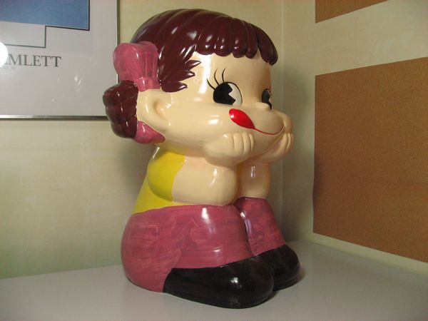 d12　不二家 ジャンボペコちゃん人形陶器製　60cm ♪不二家 ジャンボペコちゃん人形 陶器製 高さ約60cm♪(ペコちゃん