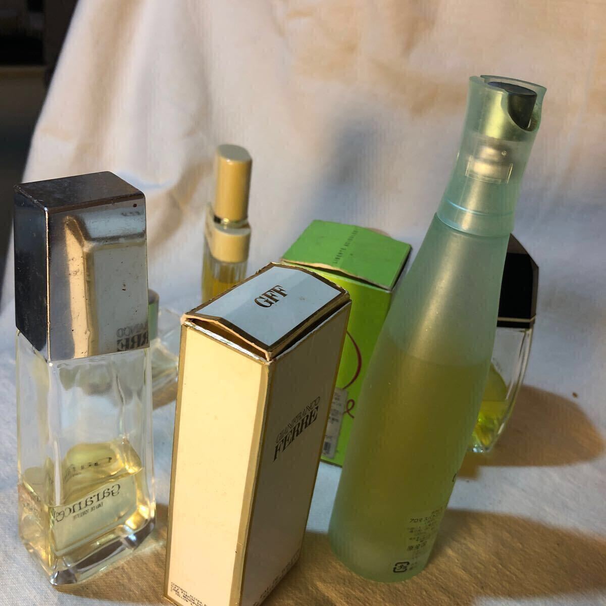 香水 まとめ売り 35点以上 シャネル グッチ エスティローダー 他 ☆香水 シャネル№5未使用ほか、 ディオール、資生堂、ミツコ(ゲラン