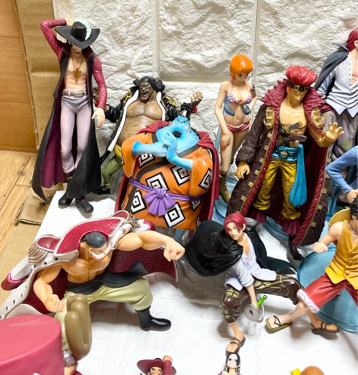 ワンピース フィギュア ルフィ ゾロ シャンクス ミホーク キッド ワンピース フィギュア ルフィ ゾロ シャンクス ミホーク キッド