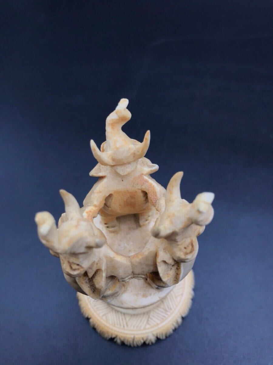 川端 11月 No.29 象牙風 置物 中国美術 彫刻 天球 アンティーク 飾り用