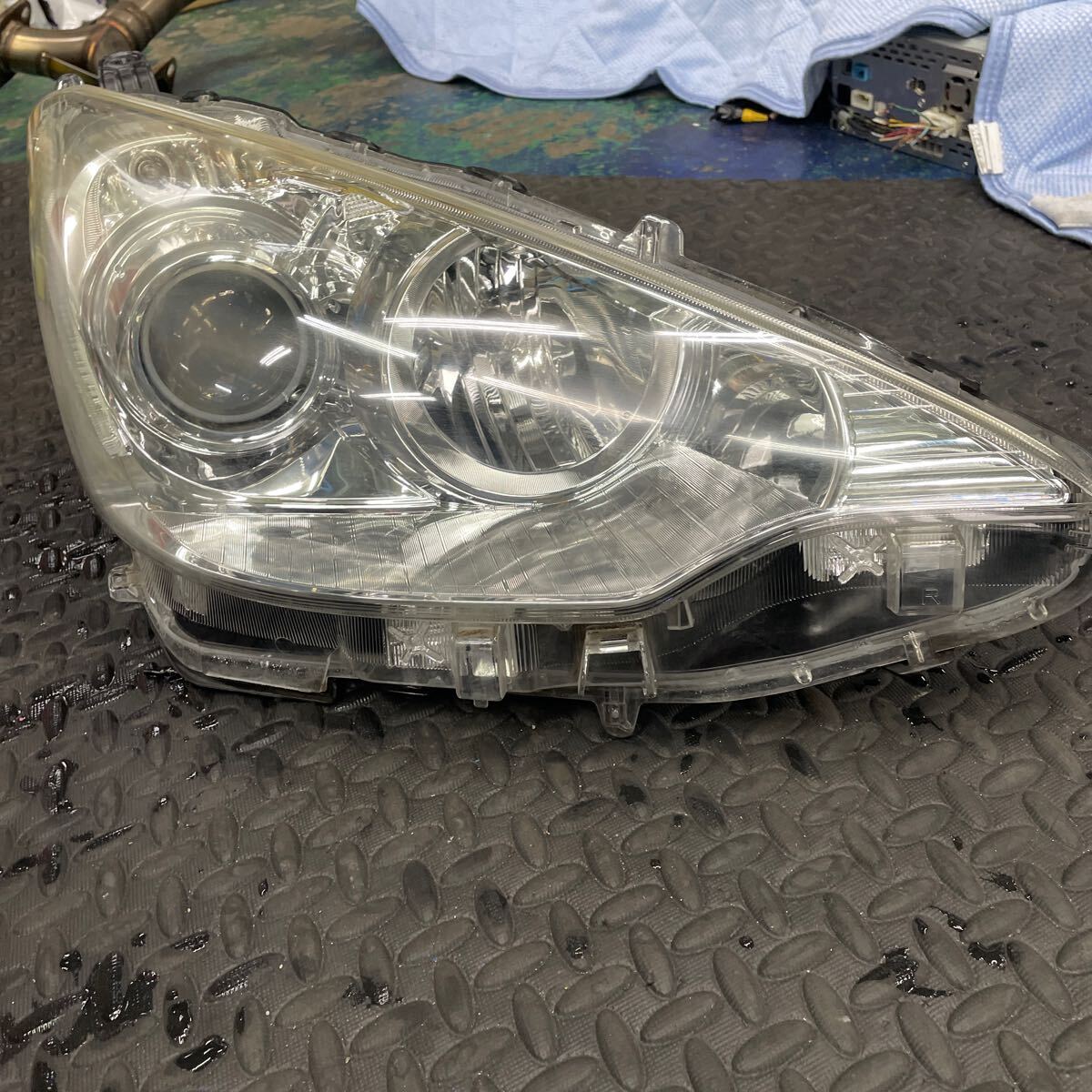 2025，安い 75 トヨタ NHP10 アクア 前期 純正 ヘッドライト 右 ハロゲン KOITO 52-244(ヘッドライト)｜売買されたオークション情報、yahooの商品情報をアーカイブ公開 - オークファン トヨタ用