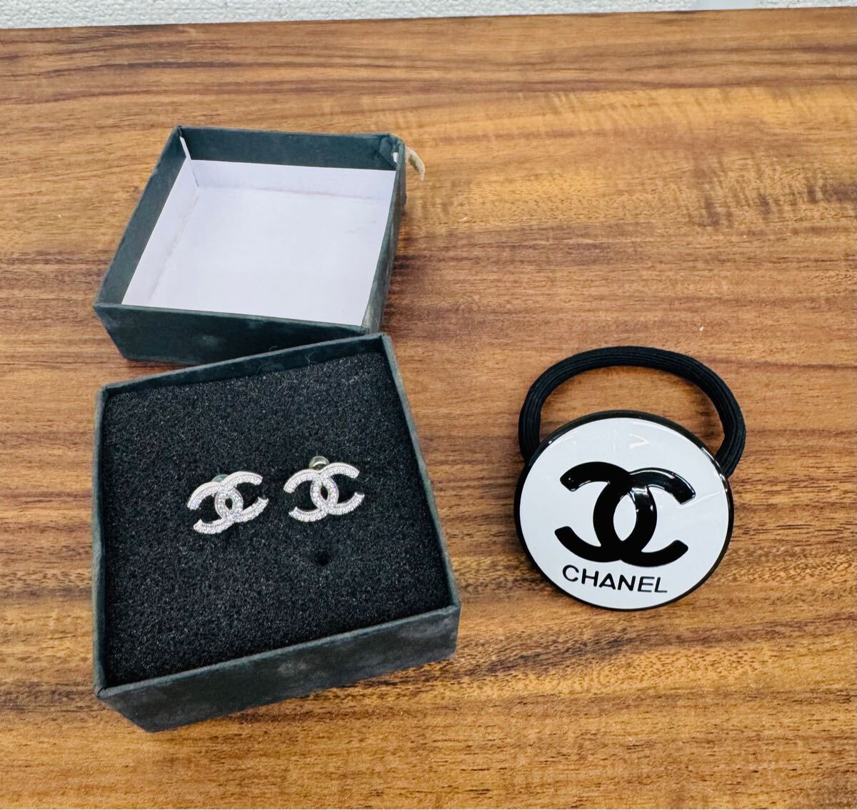 CHANEL シャネル ノベルティ ロゴ ピアス 11r15 必見! 中古 現状品 CHANEL シャネル ノベルティ ヘアゴム ピアス