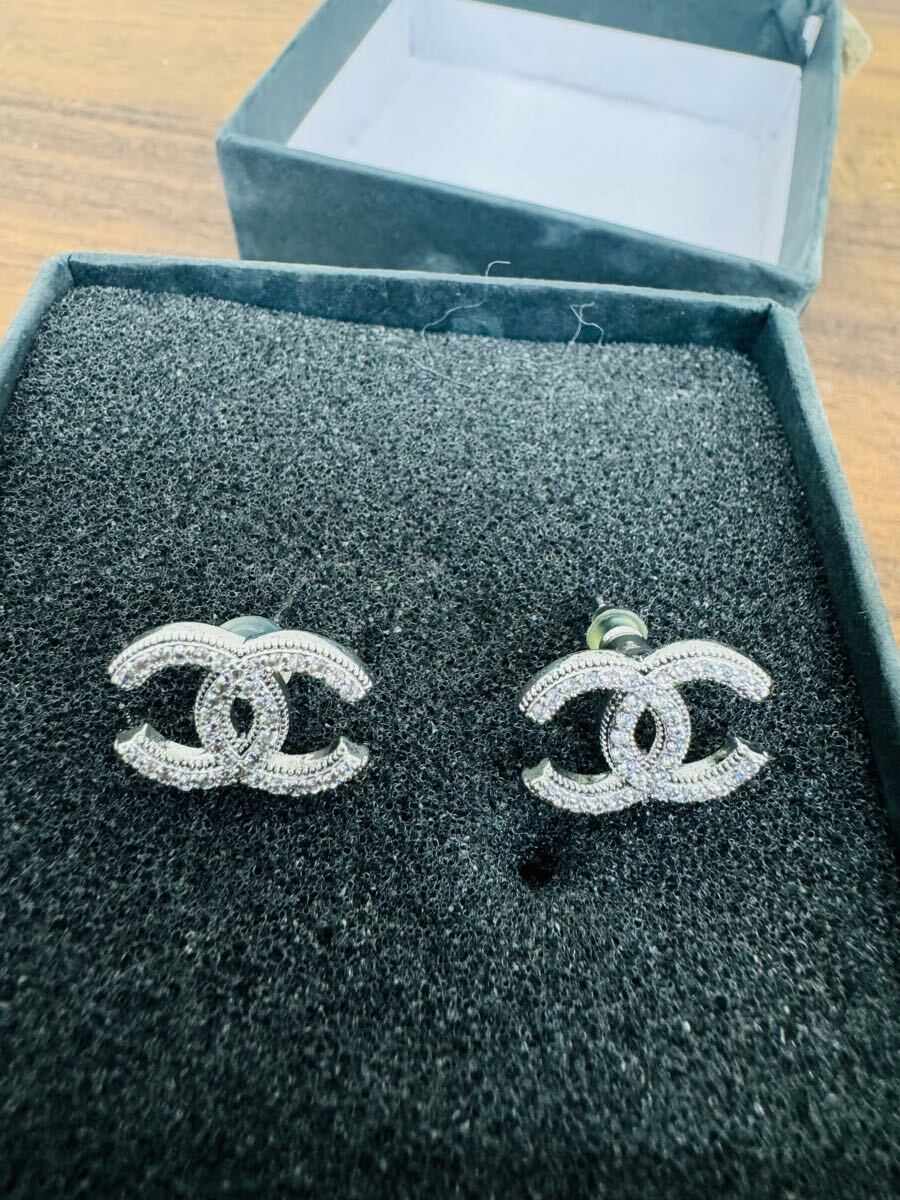 CHANEL ピアス ノベルティ新品 11r15 必見! 中古 現状品 CHANEL シャネル ノベルティ ヘアゴム ピアス
