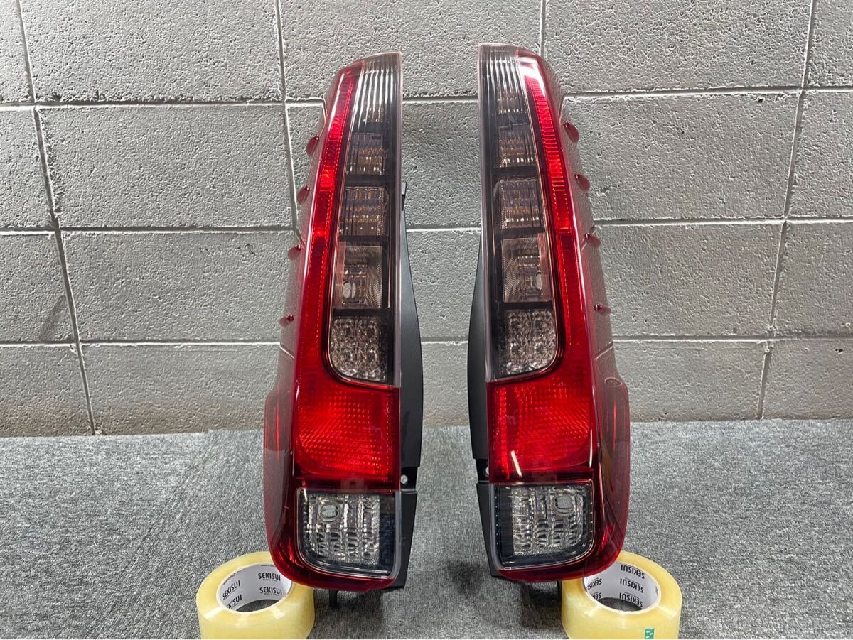 R61219 ノア エスクァイア ZRR80 前期 純正 テールランプ 左右 KOITO