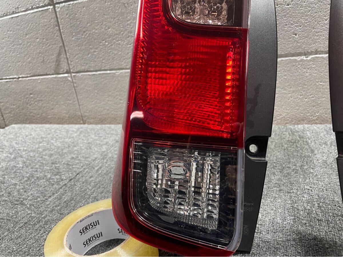 R61219 ノア エスクァイア ZRR80 前期 純正 テールランプ 左右 KOITO
