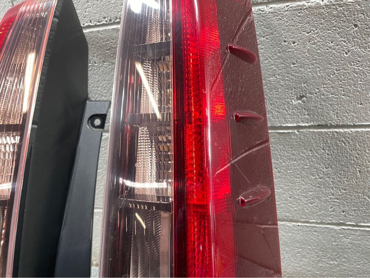 R61219 ノア エスクァイア ZRR80 前期 純正 テールランプ 左右 KOITO