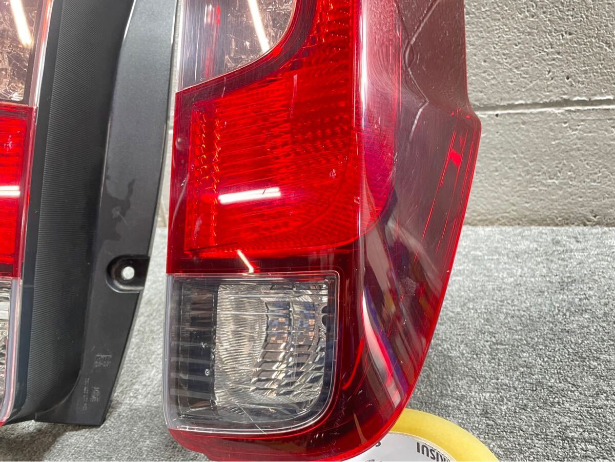 R61219 ノア エスクァイア ZRR80 前期 純正 テールランプ 左右 KOITO