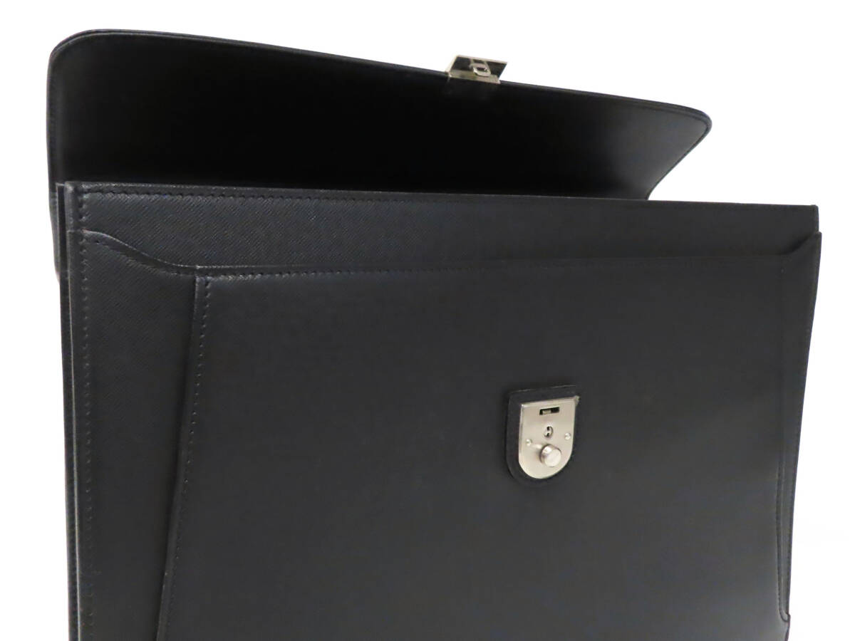 24269 美品 BURBERRY バーバリー ノバチェック柄 エンボス 鍵付き 