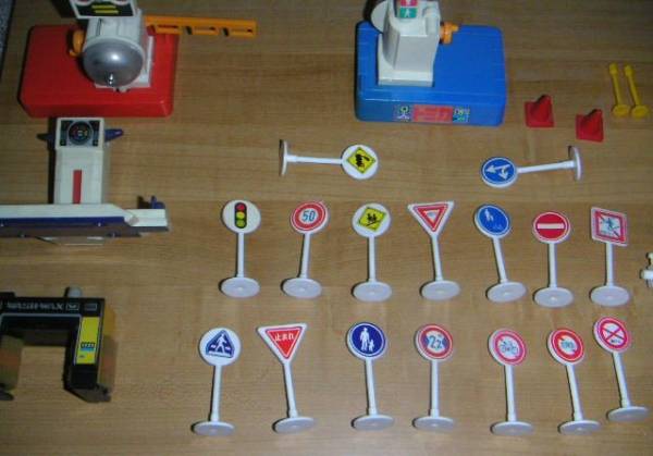 トミカ トミカタウン 歩道 街路樹 街灯 標識 ガードレール等色々 トミカタウン トミカワールド 売買されたオークション情報 Yahooの商品情報をアーカイブ公開 オークファン Aucfan Com