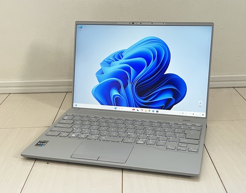 ☆富士通 FUJITSU FMV LIFEBOOK UH90/H1 FMVU90H1H 858g/i7-1360P 12