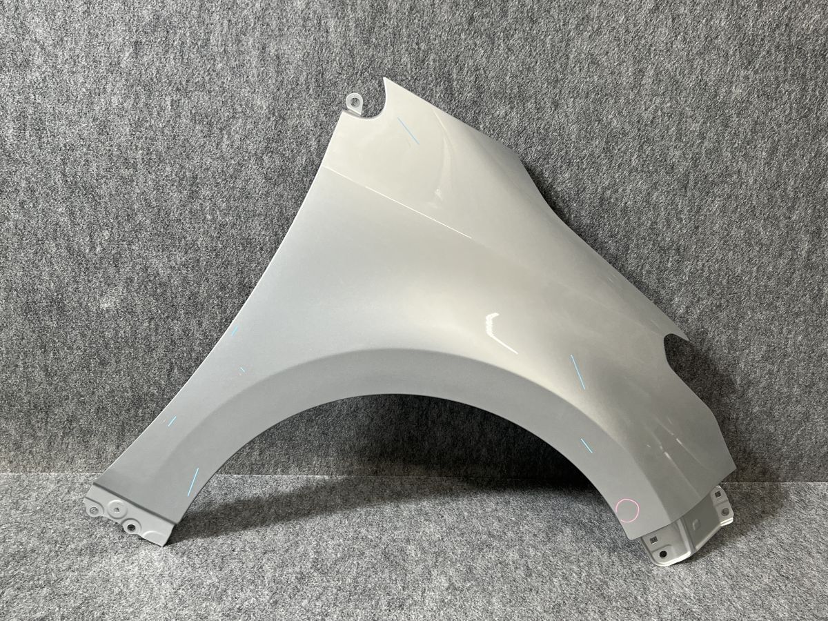 100%新品，本物保証 ヤリス KSP210 MXPH10 MXPA10 純正 右フェンダー 右フロントフェンダー RH 53811-K0060 シルバーメタリック 1F7 補修/塗装用 管理27737(サイド)｜売買されたオークション情報、yahooの商品情報をアーカイ トヨタ用
