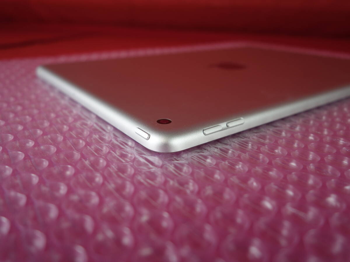 美品！】 Apple iPad (第8世代) Wi-Fi MYLE2J/A (A2270) 【128GB 