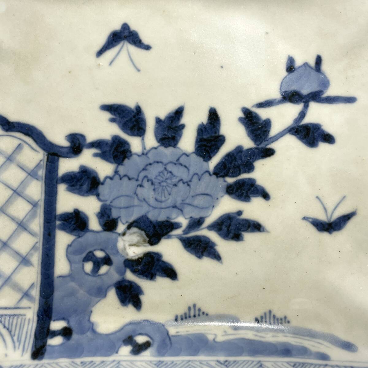 茂蔵】古染付花蝶図角皿 「玩」銘 虫食い 古渡り 唐物 伝世品 菓子器 